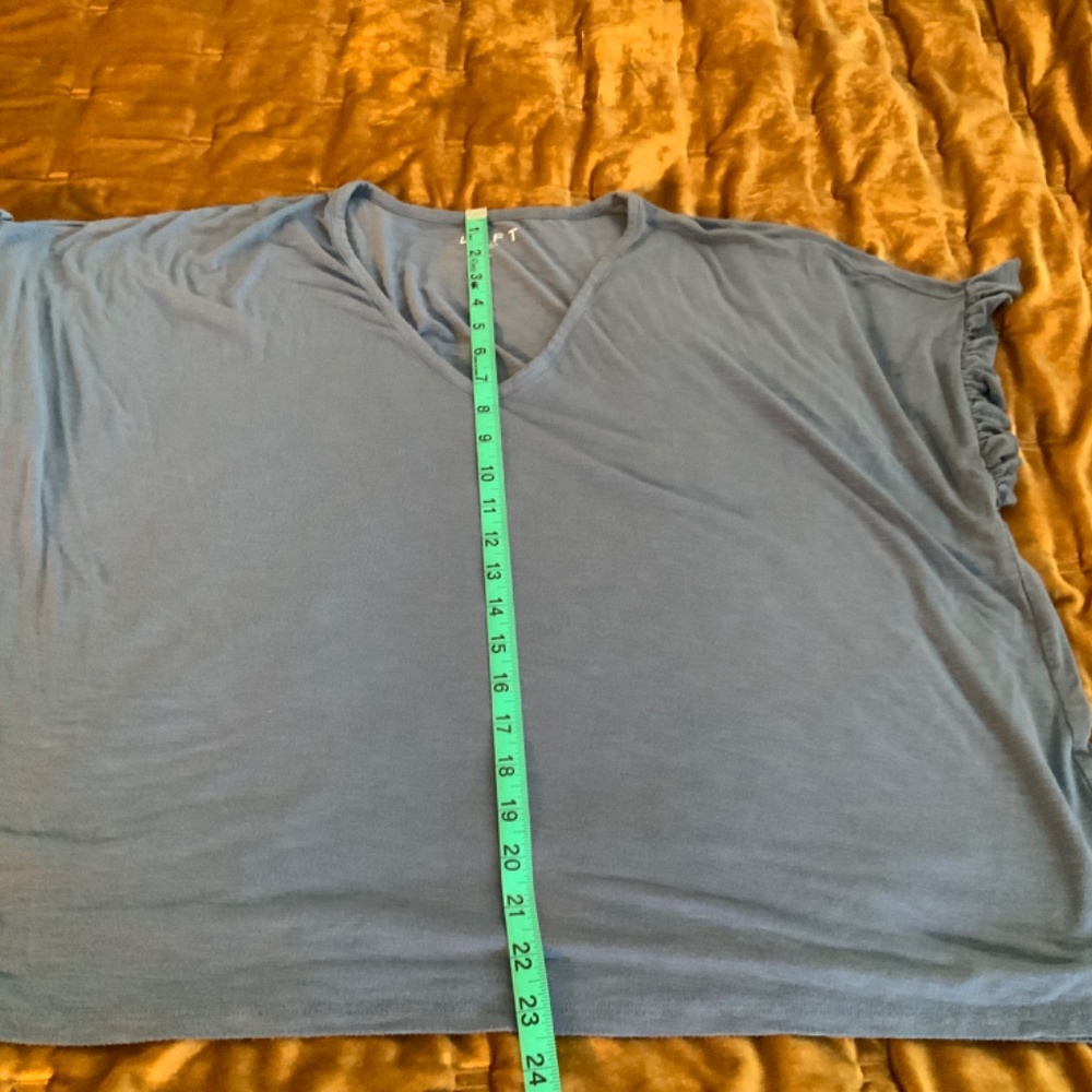 3 Loft Tops - image 7